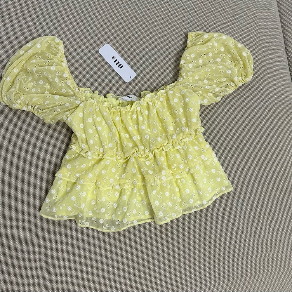VICI Collection - Olia baby yellow puff sleeve off the shoulder top Size SM Wom